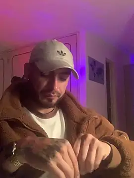 Snapshot of malek_xarx_ chatting on February 4, 5:35 am malek xarx online show from February 4, 5:35 am