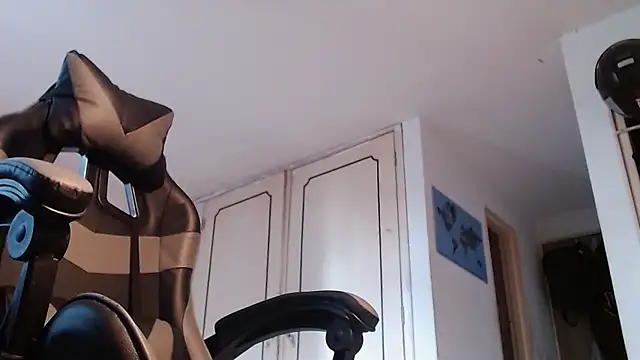 Snapshot of malek_xarx_ chatting on February 8, 8:34 pm malek xarx online show from February 8, 8:34 pm