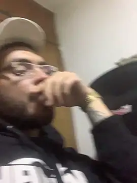 Snapshot of malek_xarx_ chatting on February 15, 2:19 am malek xarx online show from February 15, 2:19 am