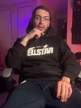 Snapshot of malek_xarx_ chatting on February 28, 1:17 am malek xarx online show from February 28, 1:17 am