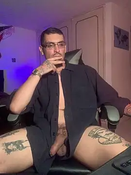 Snapshot of malek_xarx_ chatting on March 7, 4:20 am malek xarx online show from March 7, 4:20 am