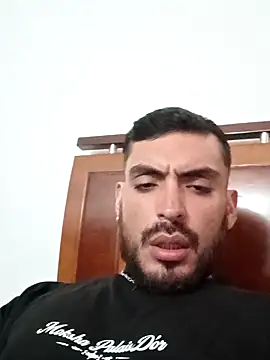 Snapshot of malek_xarx_ chatting on April 28, 3:22 am malek xarx online show from April 28, 3:22 am