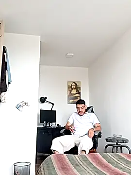Snapshot of malek_xarx_ chatting on May 11, 2:45 pm malek xarx online show from May 11, 2:45 pm
