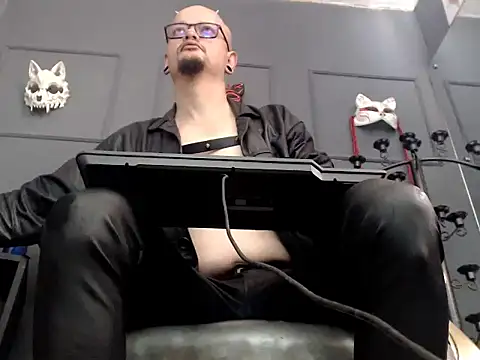 Snapshot of zain_kreigger chatting on October 5, 1:09 pm zain kreigger online show from October 5, 1:09 pm