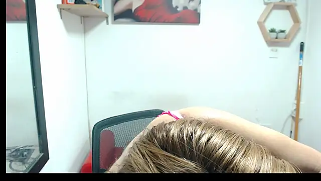 Snapshot of DIVAX_MONSERRAT chatting on May 18, 8:36 pm DIVAX MONSERRAT online show from May 18, 8:36 pm