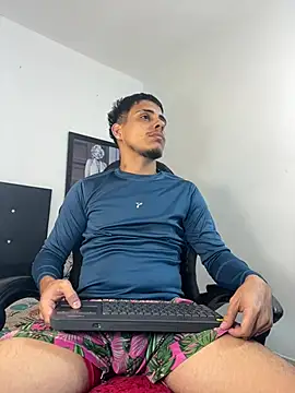 Luke Stone online show from April 9, 7:30 pm