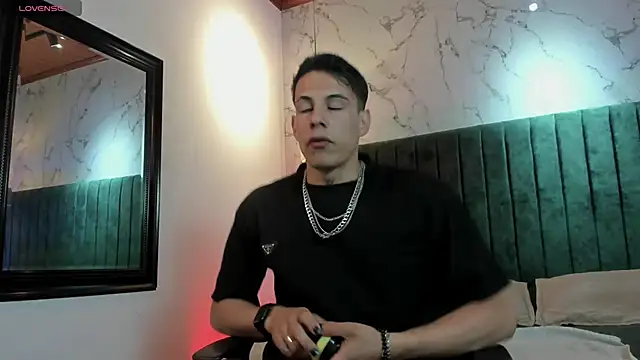 Snapshot of Dustin_Sonne chatting on June 20, 3:31 am Dustin Sonne online show from June 20, 3:31 am