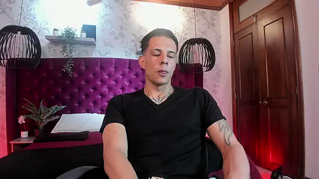 Snapshot of Dustin_Sonne chatting on July 5, 3:45 am Dustin Sonne online show from July 5, 3:45 am