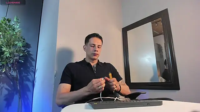 Snapshot of Dustin_Sonne chatting on July 11, 3:42 am Dustin Sonne online show from July 11, 3:42 am