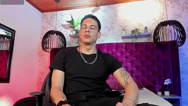 Snapshot of Dustin_Sonne chatting on July 15, 3:34 am Dustin Sonne online show from July 15, 3:34 am