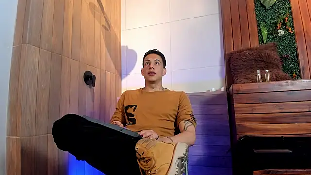 Snapshot of Dustin_Sonne chatting on July 17, 3:35 am Dustin Sonne online show from July 17, 3:35 am