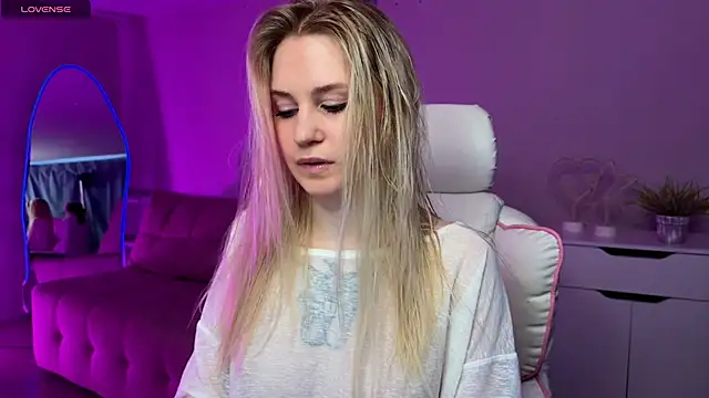 Sofia Kenwood online show from April 4, 3:05 am