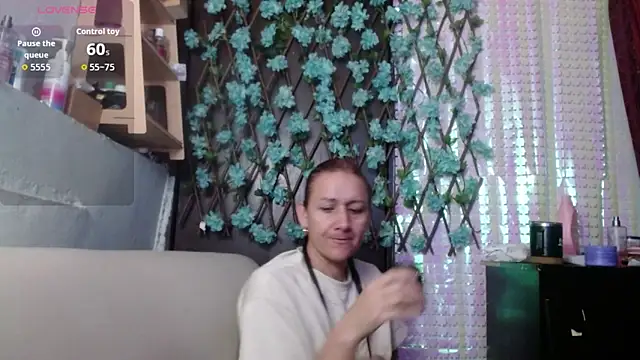 darling hott online show from February 18, 10:11 am