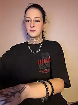 Snapshot of Seductively4_20 chatting on April 19, 7:27 pm Seductively4 20 online show from April 19, 7:27 pm