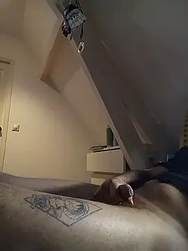 Snapshot of Tholel420 chatting on April 1, 8:50 pm Tholel420 online show from April 1, 8:50 pm