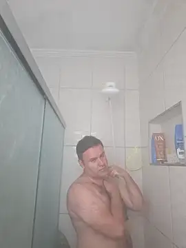 Snapshot of LeoMaduroSP chatting on July 17, 2:45 pm LeoMaduroSP online show from July 17, 2:45 pm