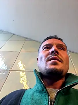 Snapshot of OfferedTearing chatting on September 23, 5:32 am OfferedTearing online show from September 23, 5:32 am