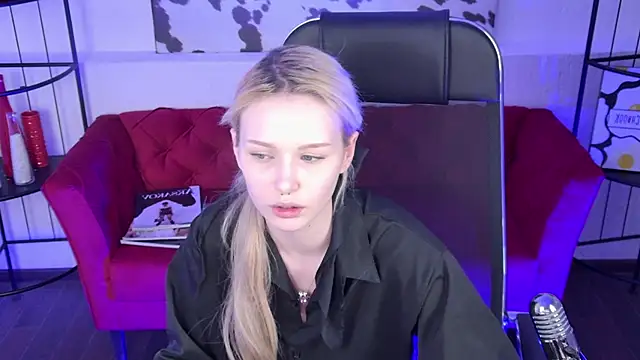 AvaDaviis online show from February 25, 1:32 pm