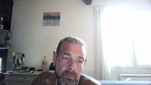 Snapshot of soumisdeblake83 chatting on June 16, 6:27 am soumisdeblake83 online show from June 16, 6:27 am