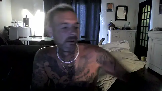 Snapshot of soumisdeblake83 chatting on June 22, 7:16 am soumisdeblake83 online show from June 22, 7:16 am