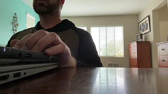 Snapshot of spongers1402 chatting on March 10, 9:42 pm spongers1402 online show from March 10, 9:42 pm