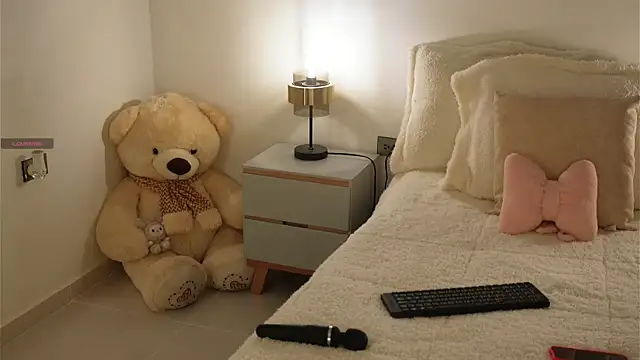 Snapshot of issa_baby2 chatting on July 7, 6:47 am issa baby2 online show from July 7, 6:47 am