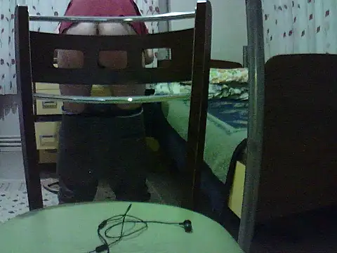Snapshot of photo3995 chatting on May 9, 7:19 pm photo3995 online show from May 9, 7:19 pm