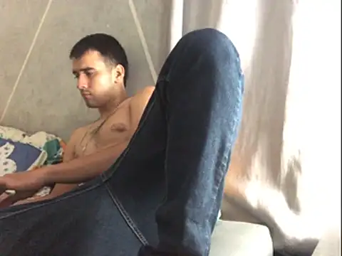 Snapshot of Cesar_Augusto chatting on April 12, 5:23 am Cesar Augusto online show from April 12, 5:23 am