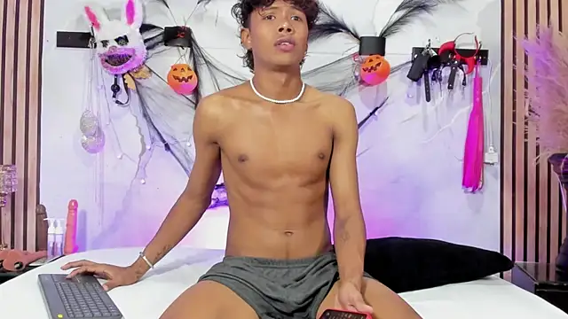 MilthonDelis online show from October 31, 4:24 am