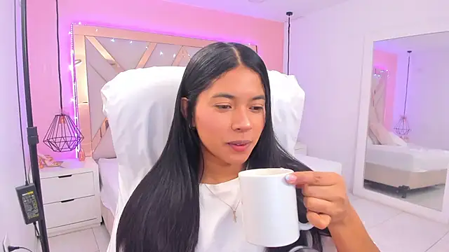 samantaa shy online show from March 25, 11:00 pm