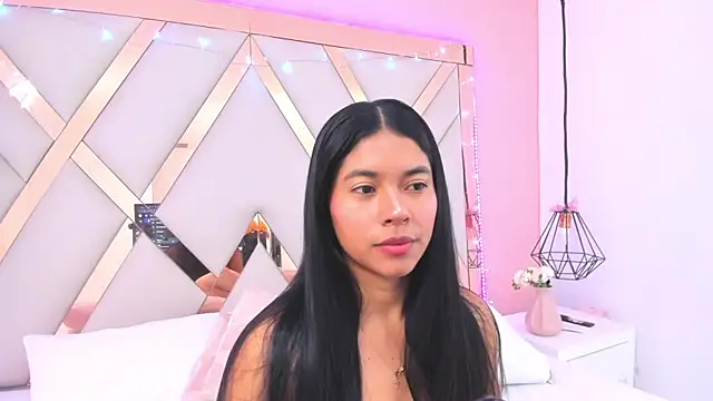 Snapshot of samantaa_shy chatting on June 15, 10:56 pm samantaa shy online show from June 15, 10:56 pm