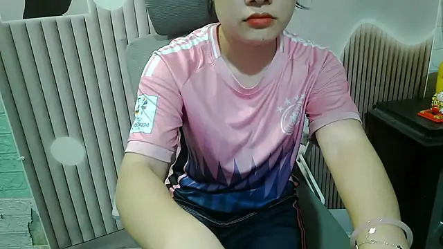 Snapshot of Emachiii chatting on September 23, 12:30 pm Emachiii online show from September 23, 12:30 pm