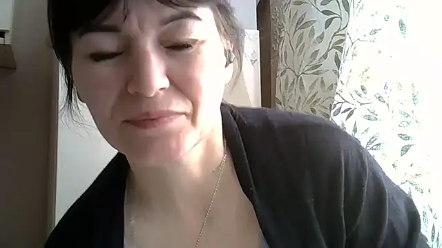 Snapshot of Krystal_82 chatting on February 3, 9:47 am Krystal 82 online show from February 3, 9:47 am