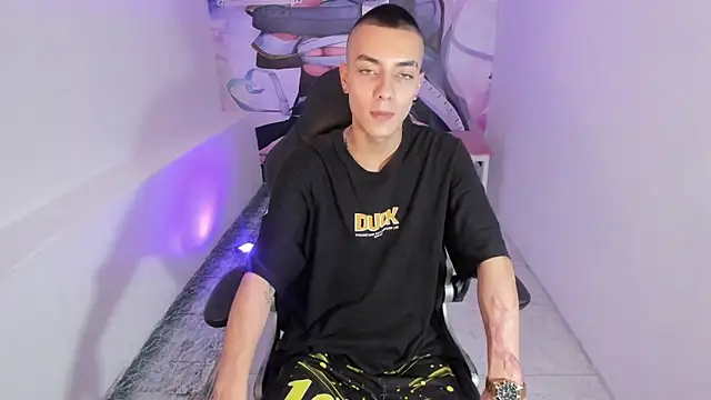 Dereck Boy8 online show from November 10, 8:30 pm