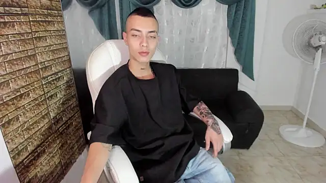 Dereck Boy8 online show from January 15, 3:44 am