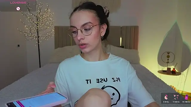 Real cutie1 online show from April 8, 12:49 pm