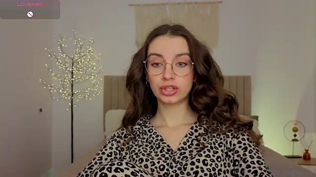 Real cutie1 online show from May 28, 12:46 pm