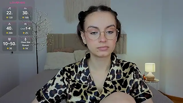 Snapshot of Real_cutie1 chatting on July 15, 12:43 pm Real cutie1 online show from July 15, 12:43 pm