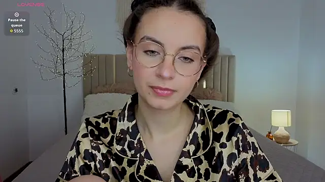 Snapshot of Real_cutie1 chatting on July 16, 12:55 pm Real cutie1 online show from July 16, 12:55 pm