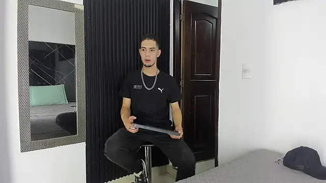 Snapshot of _Axel_09 chatting on April 21, 3:57 am Axel 09 online show from April 21, 3:57 am