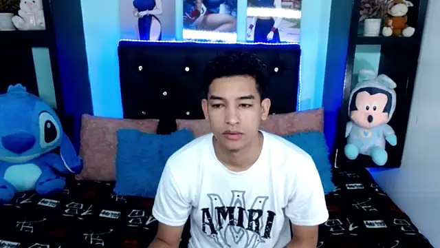 Snapshot of x_oliver_x chatting on October 9, 4:10 am x oliver x online show from October 9, 4:10 am