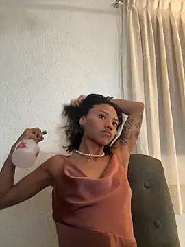 Snapshot of Nia_Desire chatting on September 18, 6:59 am Nia Desire online show from September 18, 6:59 am