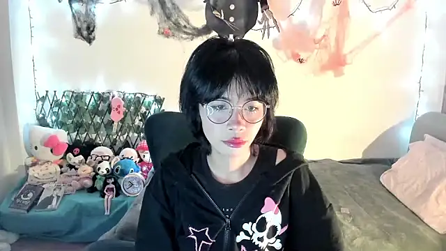 Snapshot of dolliette24 chatting on October 14, 2:01 am dolliette24 online show from October 14, 2:01 am