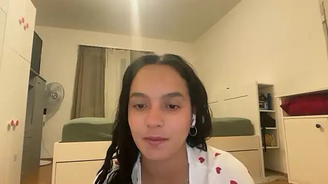 Snapshot of Maia_Park chatting on May 1, 10:14 pm Maia Park online show from May 1, 10:14 pm