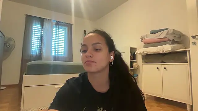 Snapshot of Maia_Park chatting on May 10, 3:50 pm Maia Park online show from May 10, 3:50 pm