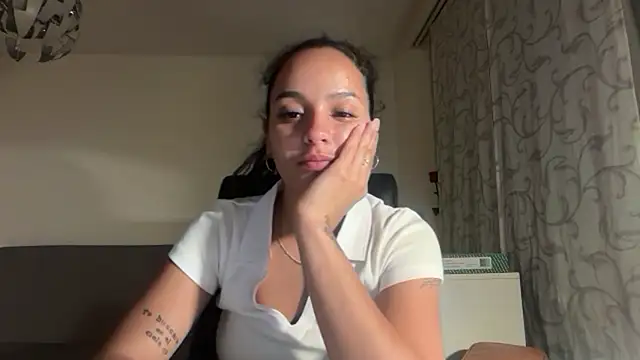 Snapshot of Maia_Park chatting on May 16, 11:25 pm Maia Park online show from May 16, 11:25 pm