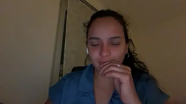 Snapshot of Maia_Park chatting on May 29, 11:36 pm Maia Park online show from May 29, 11:36 pm