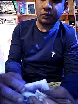 Snapshot of vboli08 chatting on October 18, 1:08 am vboli08 online show from October 18, 1:08 am