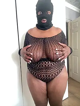 Snapshot of curvywithbigtitties chatting on July 29, 11:19 am curvywithbigtitties online show from July 29, 11:19 am