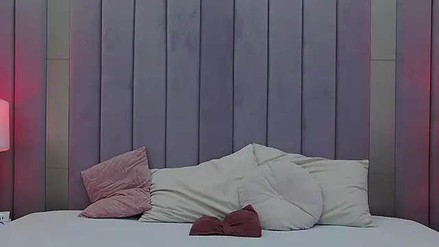 ZoeyNeal online show from March 21, 2:20 pm